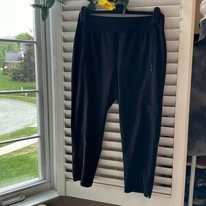 Chico’s Zenergy size 1 Black Elastic Waistband Pull on Ankle Crop Track Pants